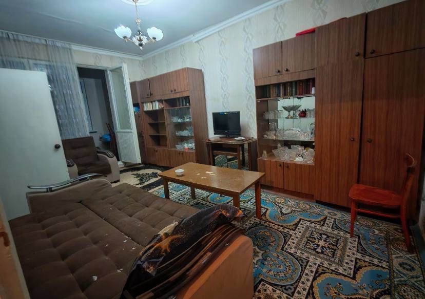 Срочно продам Чиланзар 8 квартал 2 комнатная