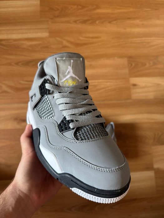 Sneakers Jordan4 cu eticheta (nu Nike, Gucci, Adidas, Balenciaga)