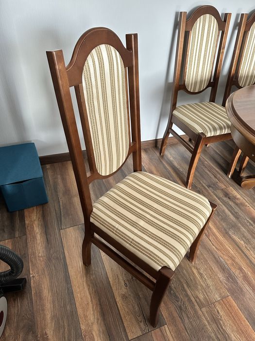 Продам стол и стулья 6 штук