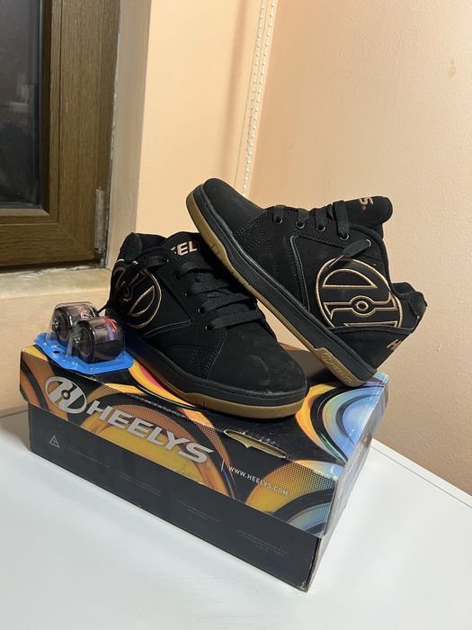 ЧИСТО НОВИ детски обувки с колелца - HEELYS