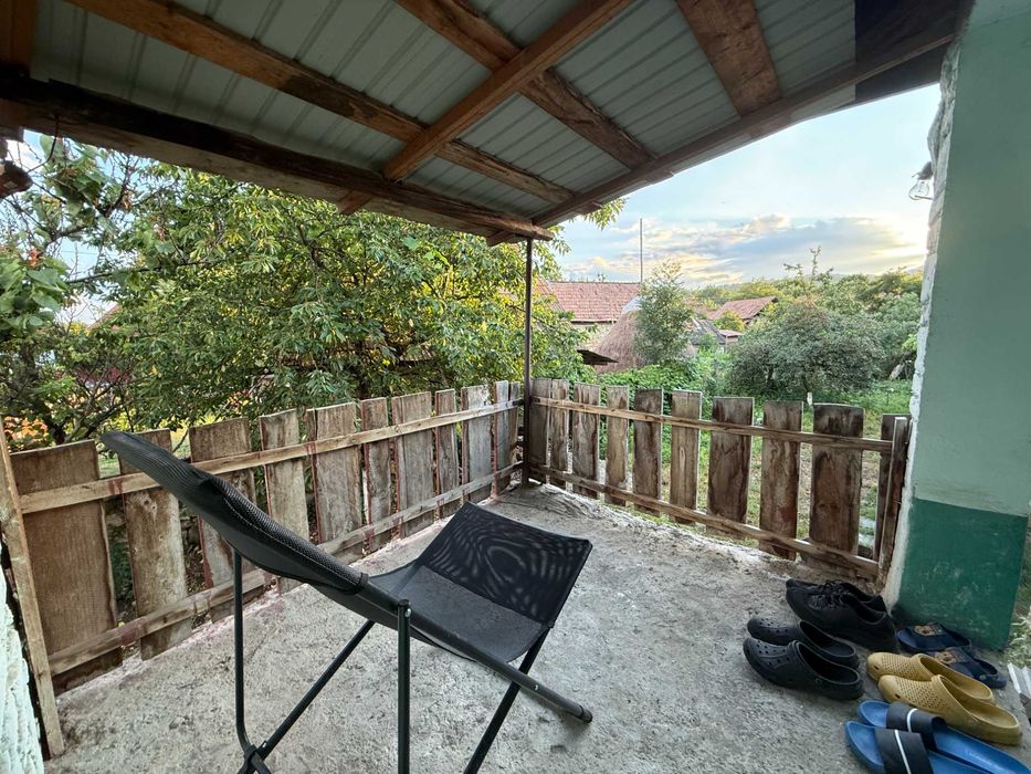 Casa in Podeni, comuna Moldovenești, potential deosebit