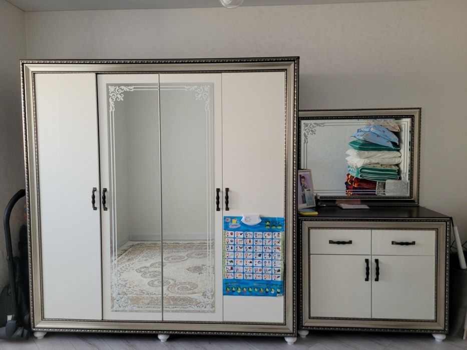 Шкаф и комод  продам.