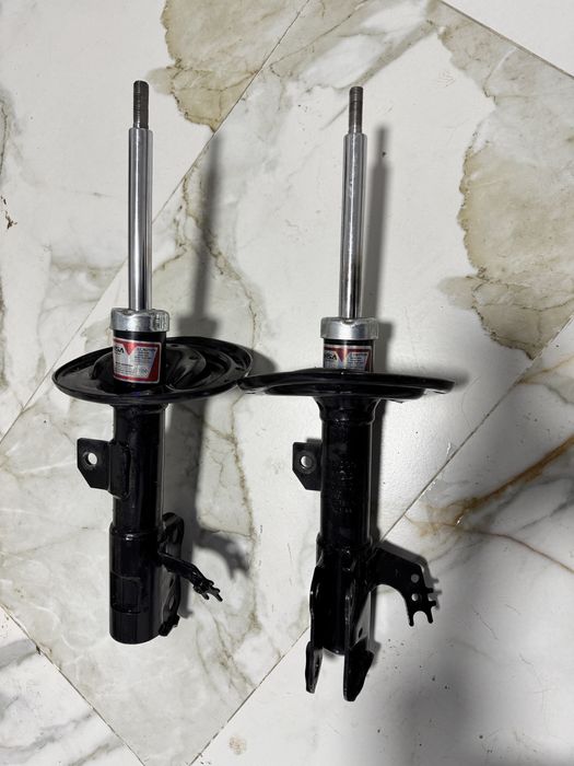 Амортиз с чашками камри 50se