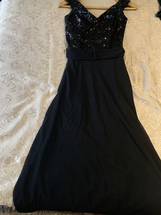 Официална дамска рокля.