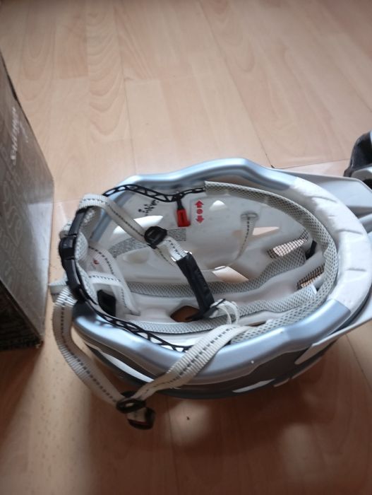 Vând căști diferite mod