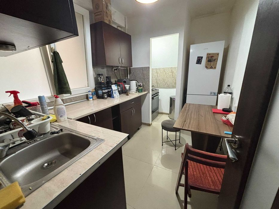 Vand apartament 2 camere Eroii Revolutei, decomandat,direct proprietar