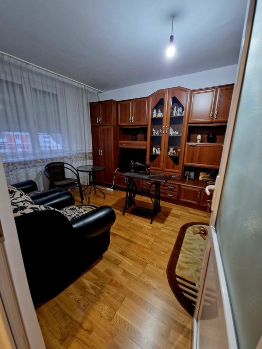 Vand apartament zona calea romanului