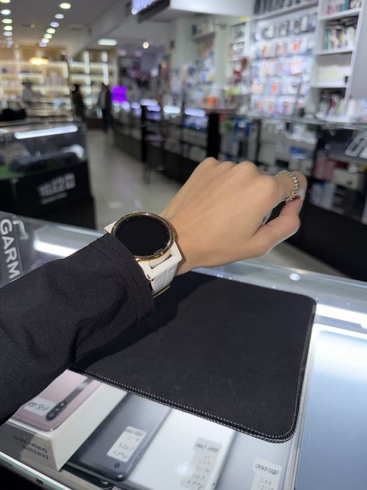 Часы Garmin Fenix 5s Plus