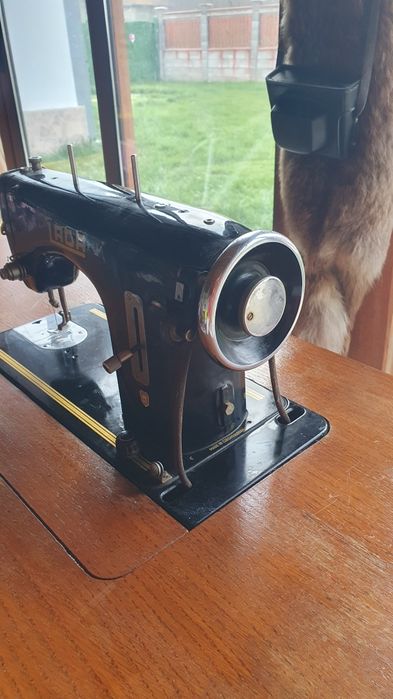 Шевна машина "Lada" отлична !