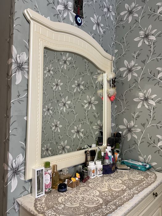 Комод с зеркалом