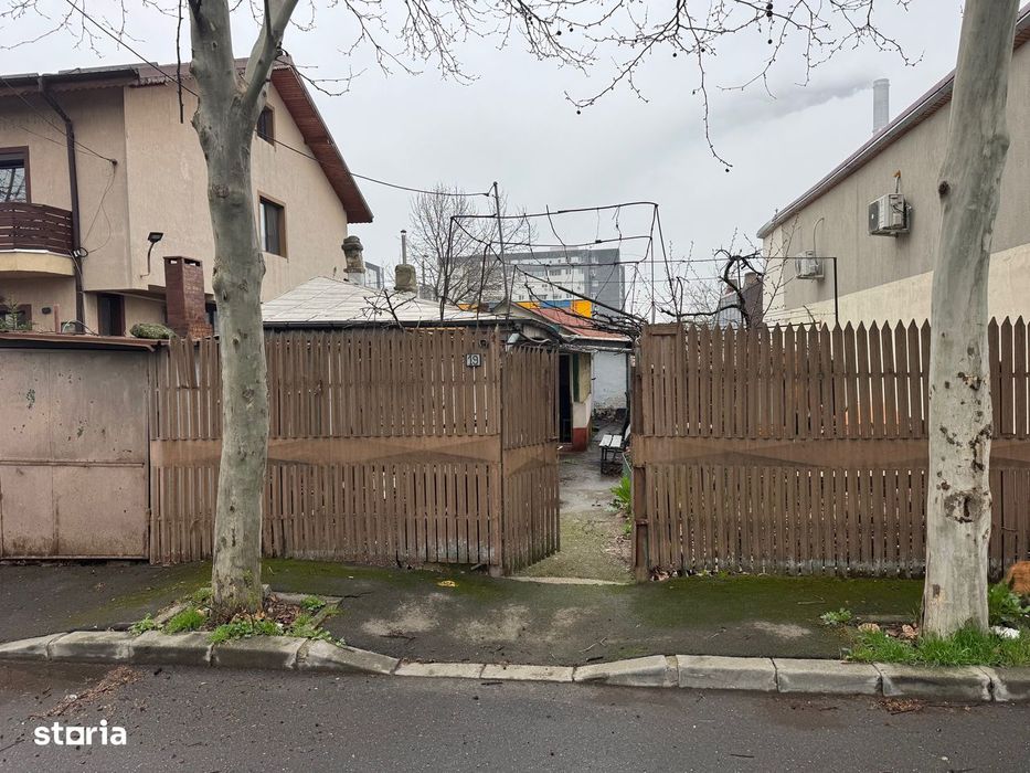 Berceni Luica teren cu casa de vanzare