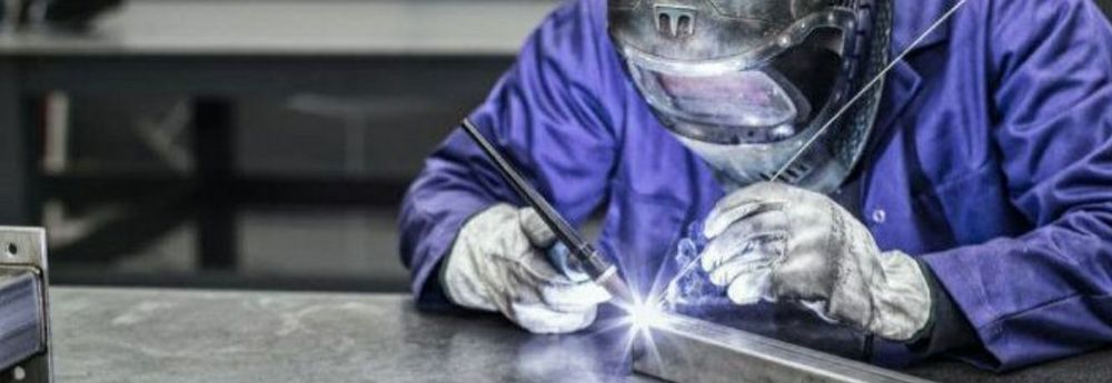 Сантехник. Сварщик. Резчик.