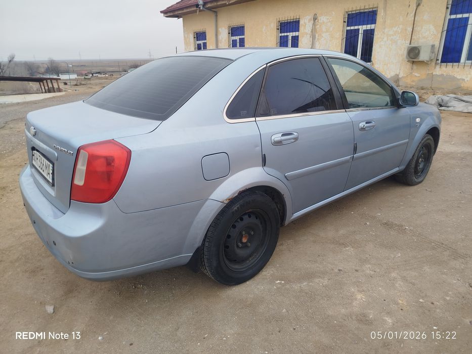 ласетти сотилади