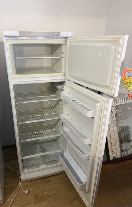 Холодильник Indesit