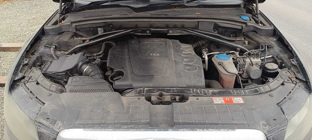 Dezmembrez Audi Q5 Quattro 2.0Tdi 2010