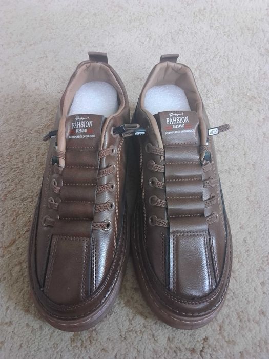 Кроссовки осенние