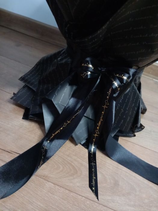 Buchet de 21 trandafiri din satin cu mesaj pe oglindă