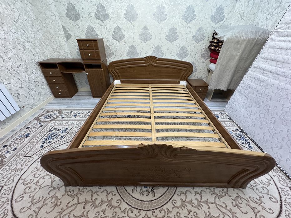 Спальный гарнитур (б/у) без матраса