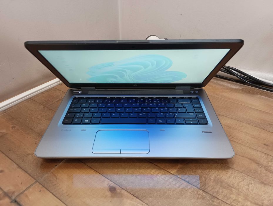 Лаптоп HP ProBook  i5-6200U 8GB RAM   SSD  нова батерия  14"