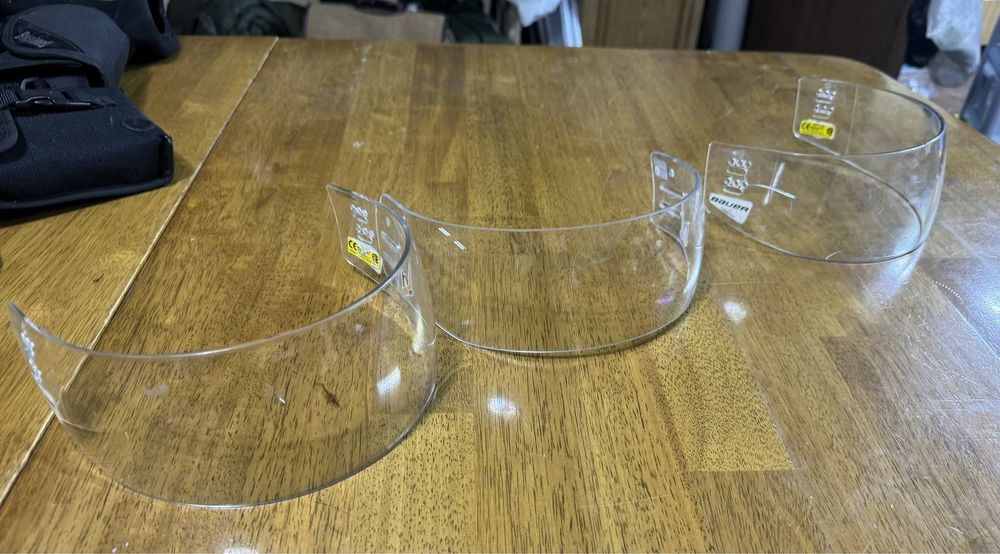 Продам хоккейный визор для шлема