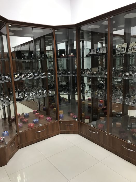 Витрина. Стелажи