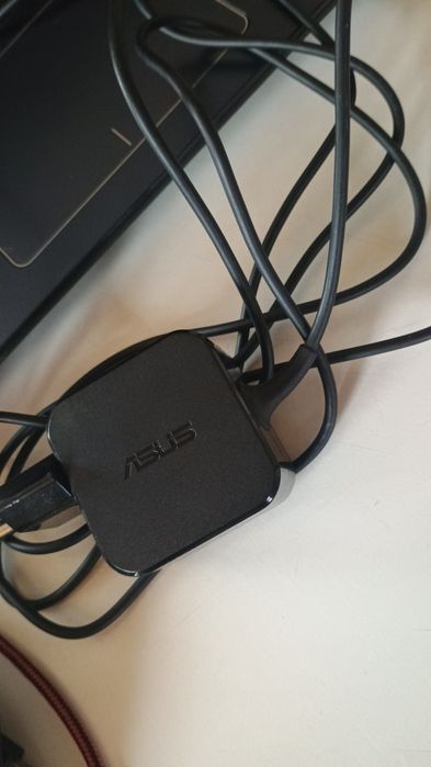 Laptop ASUS VivoBook X543M + Mouse Gaming + Încărcător Original
