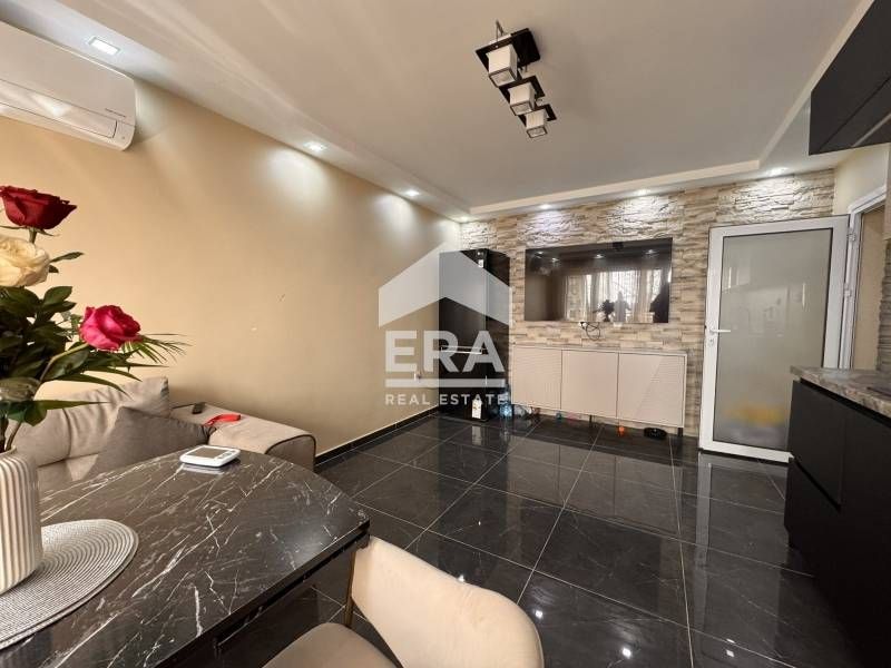 Ексклузивно! Обзаведен, югозападен, тристаен апартамент на среден етаж