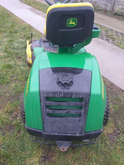 Tractoras tuns iarba