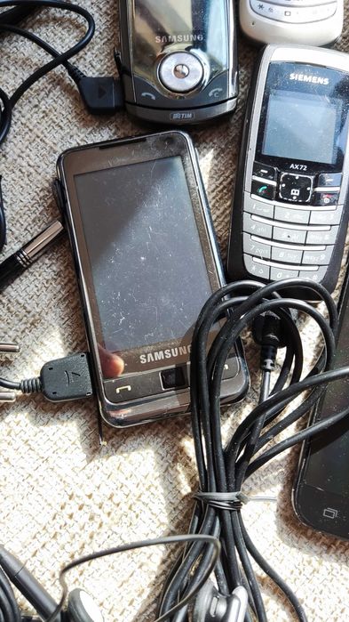 Телефони Самсунг отключени към всички оператори