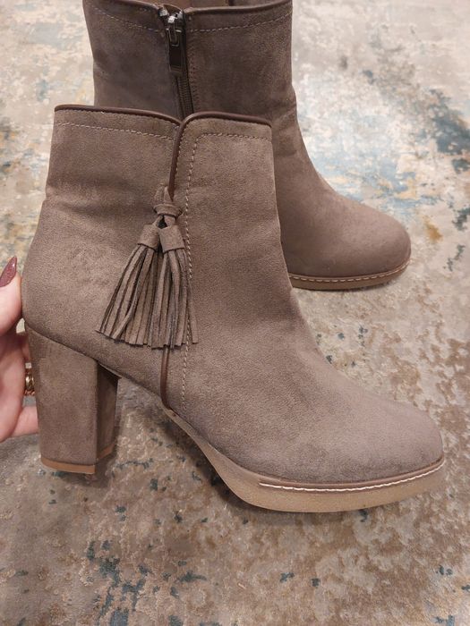 Cizme mărime 41. Noi.