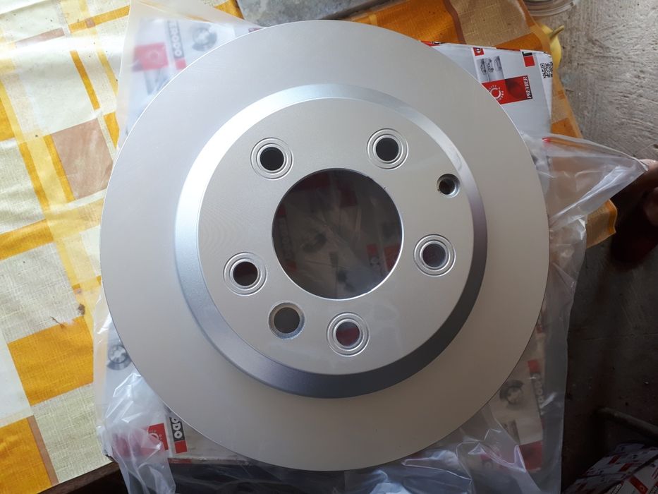 Продавам дискове  330 мм.Стават за Q 7,Порше