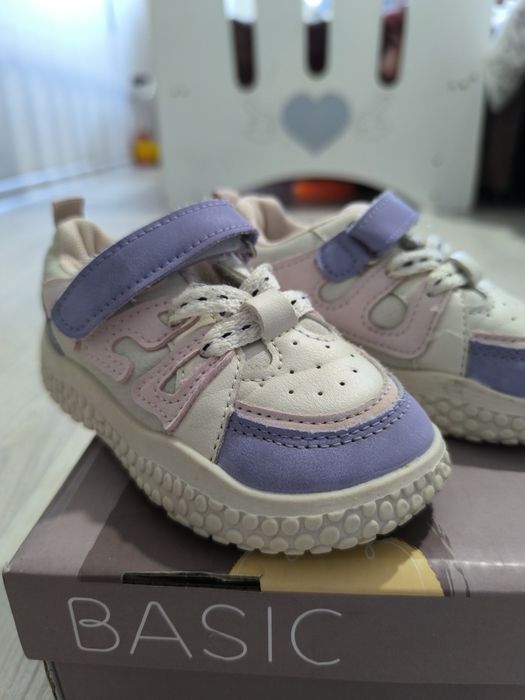 Кроссовки для девочки