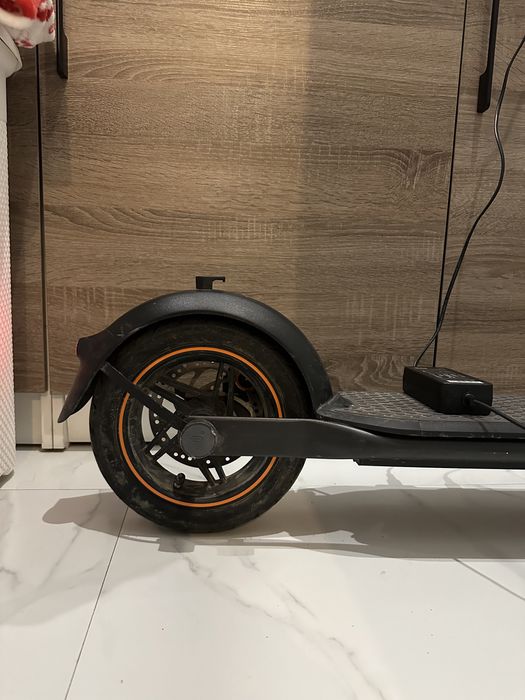 Продам электросамокат Ninbot F40