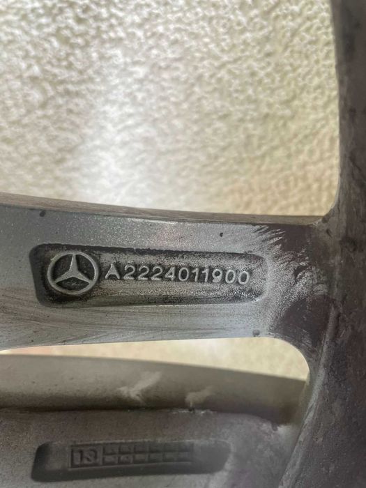 Оригинални джанти на мерцедес със зимни гуми 245/45R18