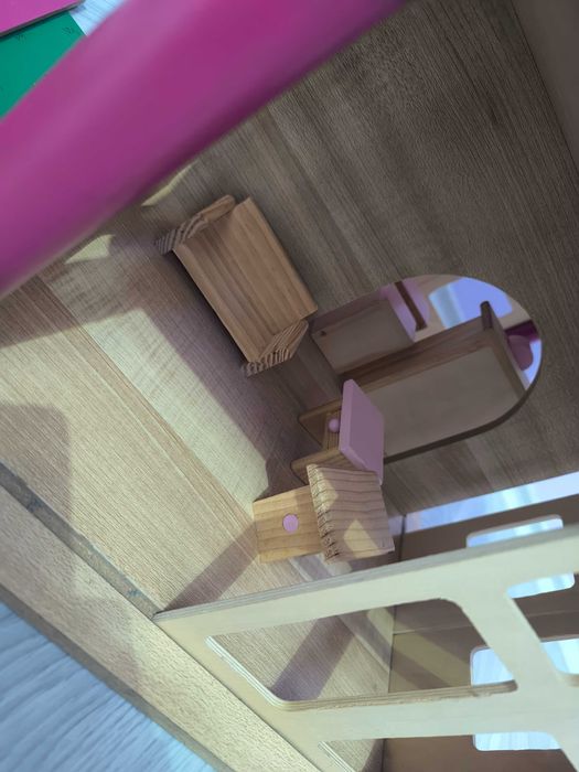 Детска дървена къща за кукли