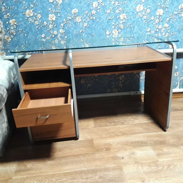 Стол писменно компьютерный.