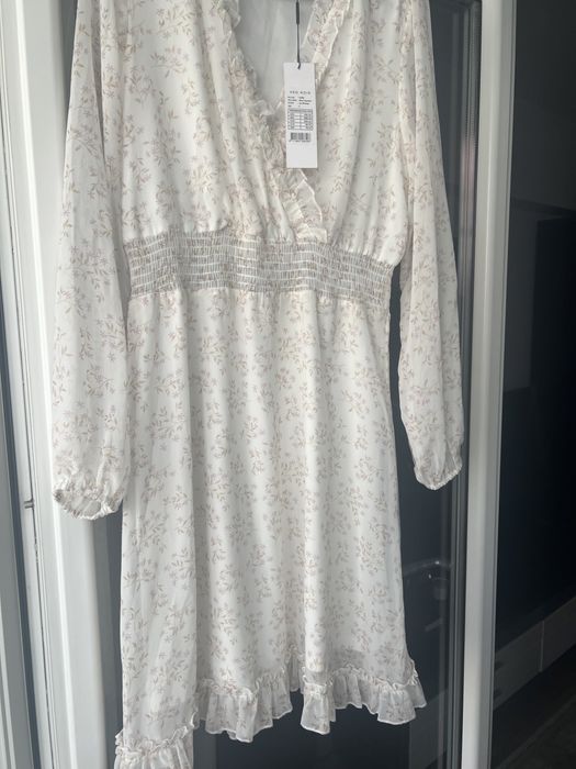Rochie de damǎ cu flori