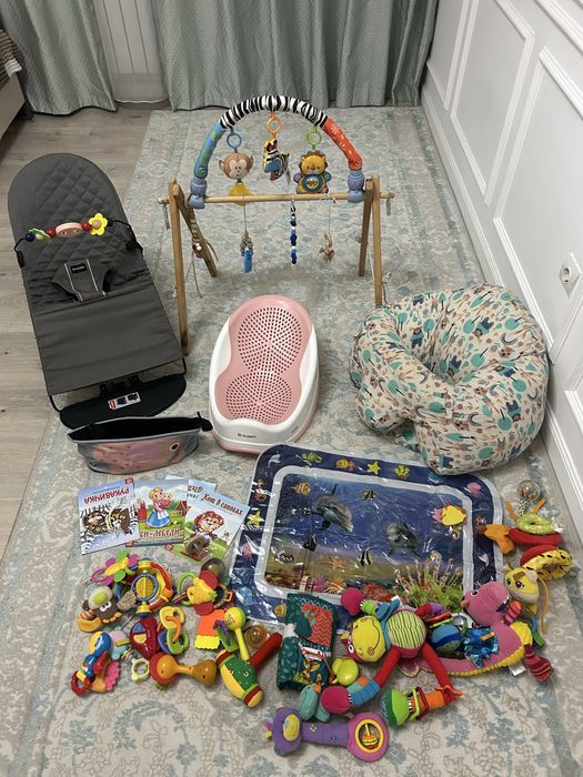 Шезлонг,кресло, дуга, стойка монтессори, горка в ваночку, игрушки
