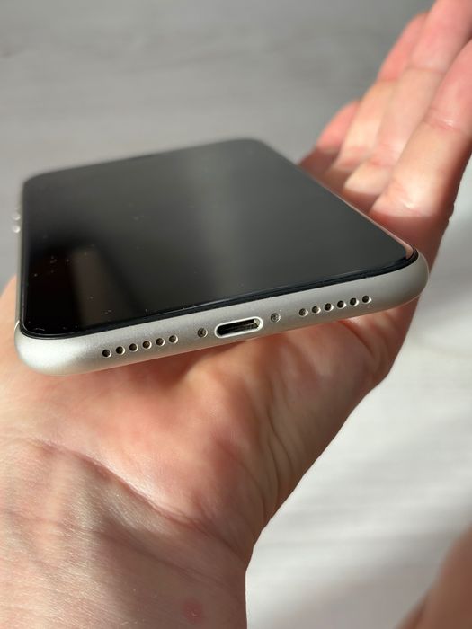 БЕЗ забележка Iphone 11 64 GB БЯЛ