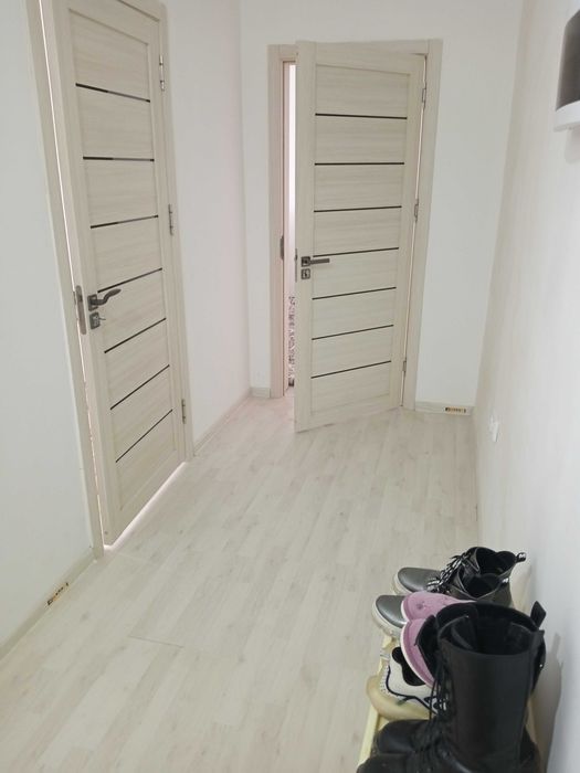 3 хонали квартира ижарага берилади. Олмос маҳалла 3/1/16