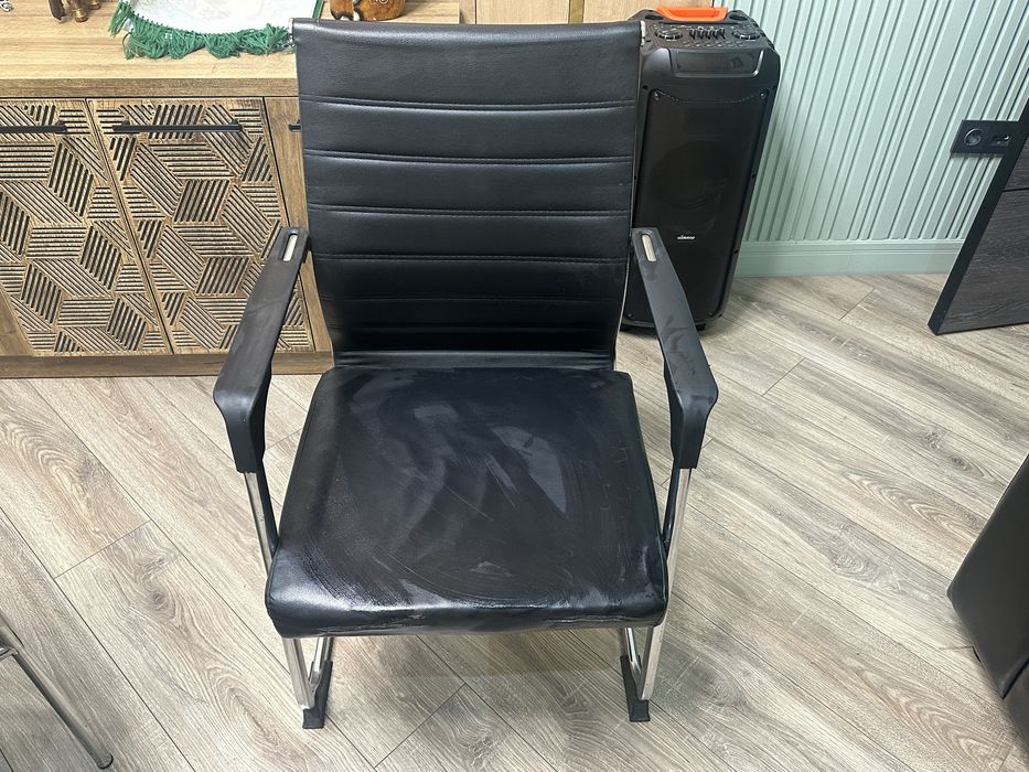 Офисные стулья 5шт