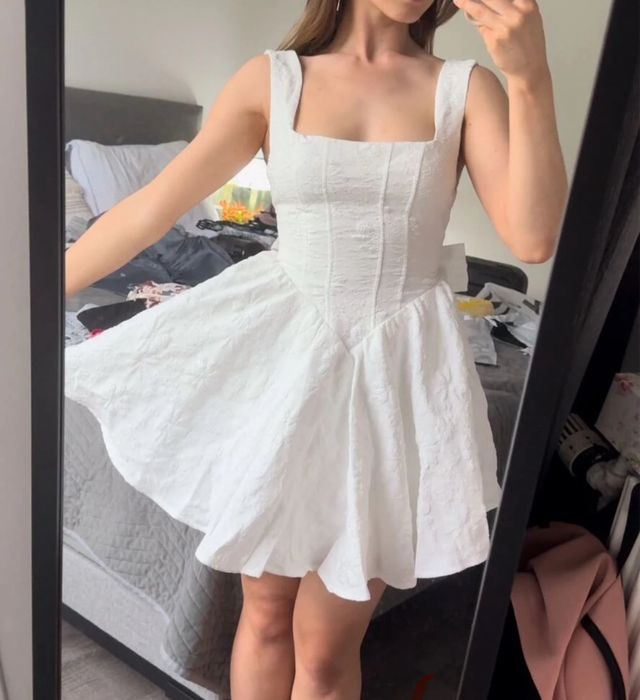 Бяла стилна рокля XS/S