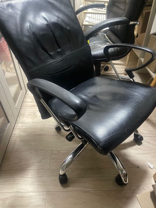 Продам 2 кресла офисные