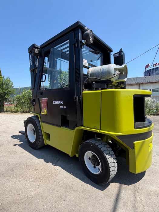 Motostivuitor CLARK 4 tone - cabina inchisa