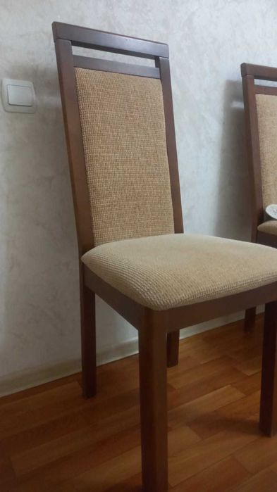 Стол и стулья в отличном состоянии
