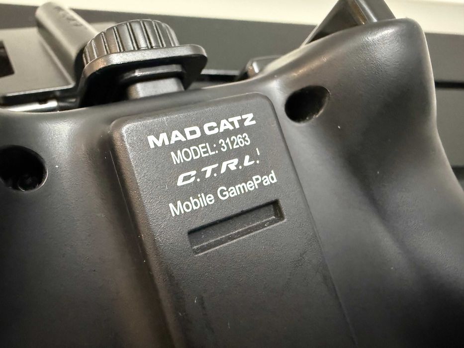 Гейминг джойстик MadCatz за смартфон