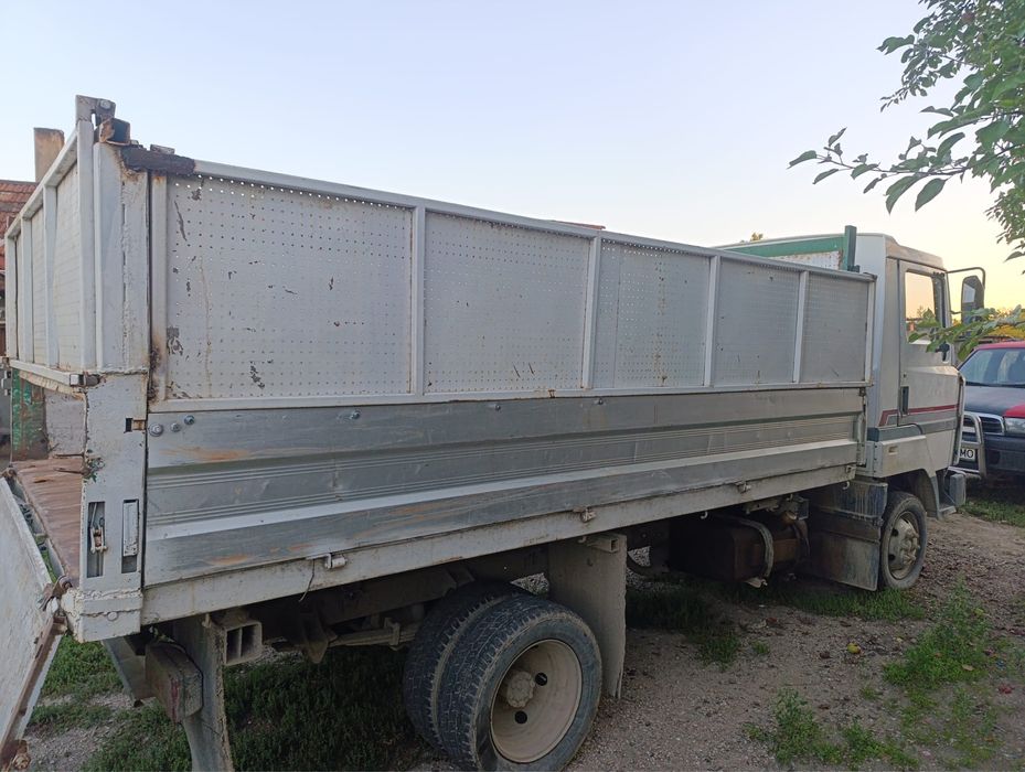 Camioneta Nisan L35 motor Iveco basculabila an 91