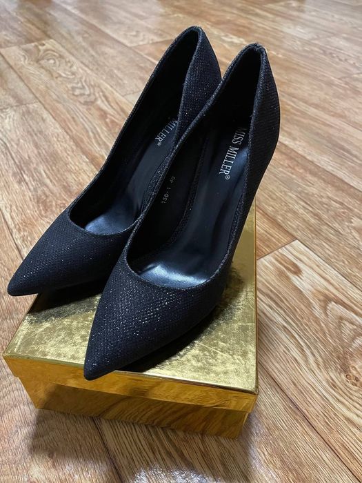 Продаются туфли лодочки на каблуке