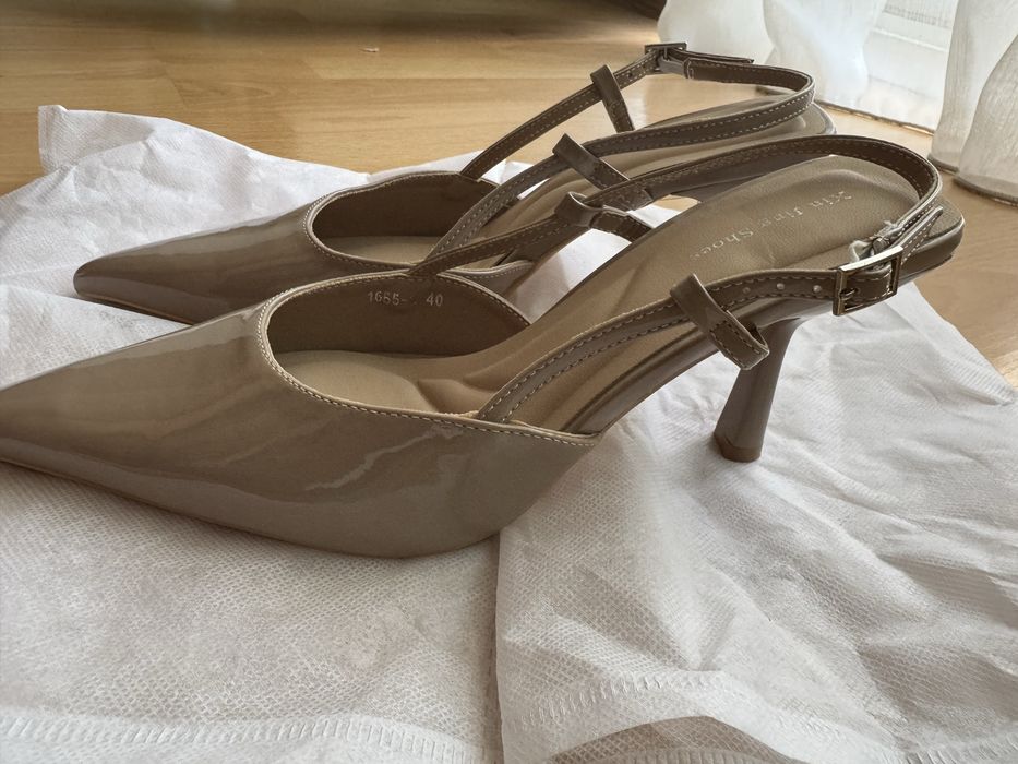 Елегантни обувки тип slingback – бежов цвят
