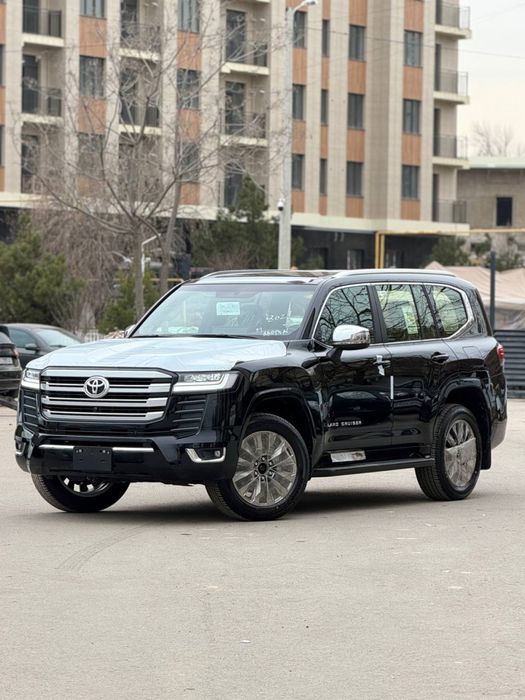 Bugun sotuvimizda Toyota Land Cruiser 300